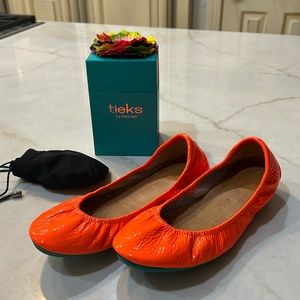 Neon Orange Patent Leather Tieks - Size 9